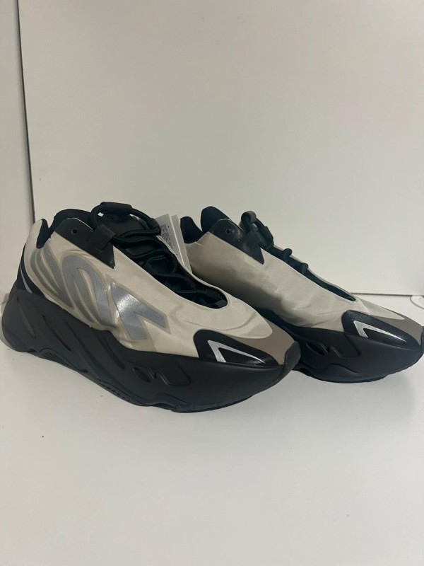 Yeezy 700 MNVN Bone 2