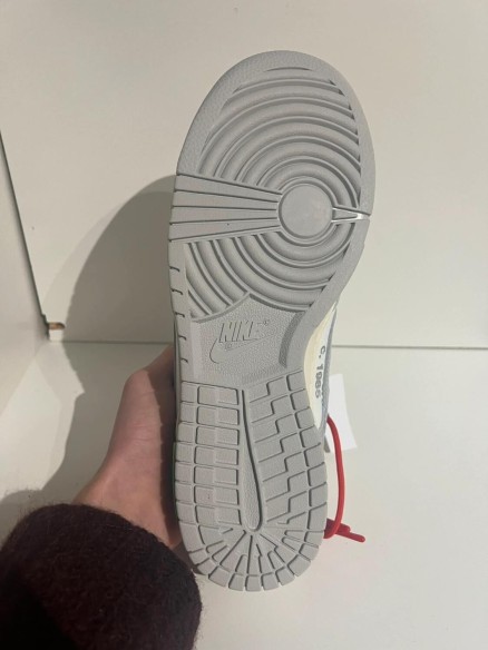 Nike Dunk Low x Off-White lot 23