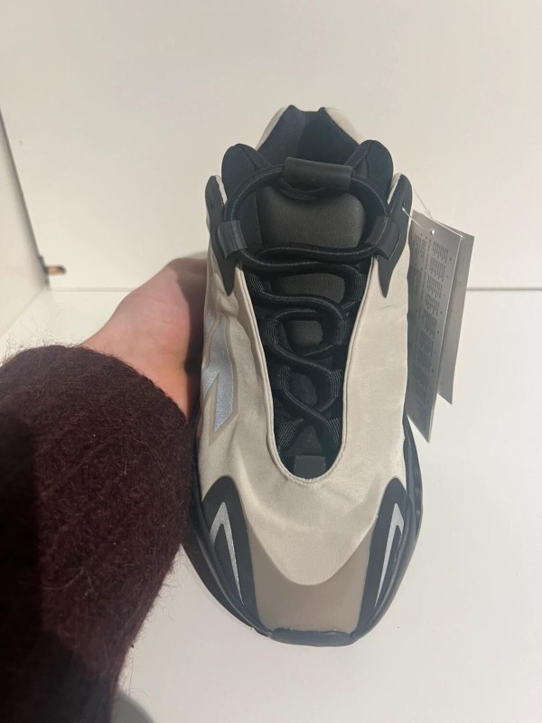 Yeezy 700 MNVN Bone 2