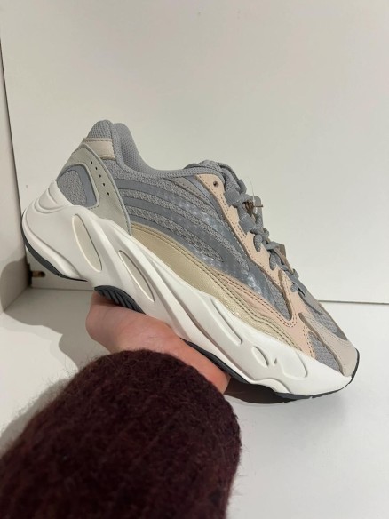 Yeezy 700 V2 Static