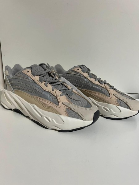 Yeezy 700 V2 Static