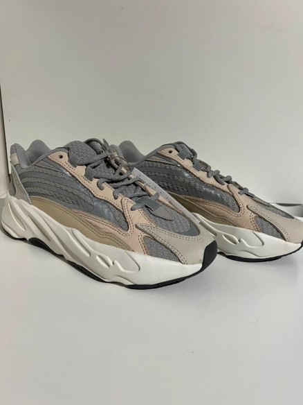 Yeezy 700 V2 Static