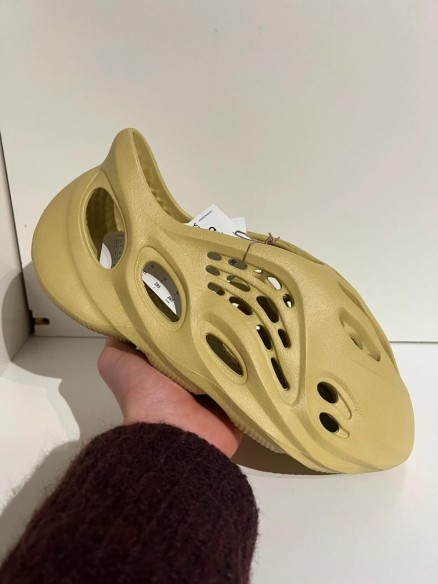 Yeezy Foam Runner Sulfur