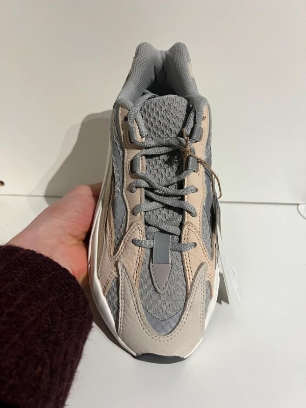 Yeezy 700 V2 Static 2