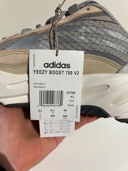 Yeezy 700 V2 Static
