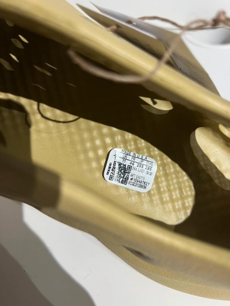Yeezy Foam Runner Sulfur