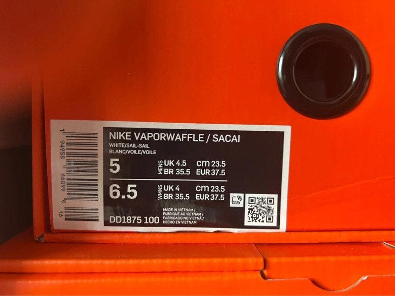Nike X Sacai Vaporwaffle Sail Gum