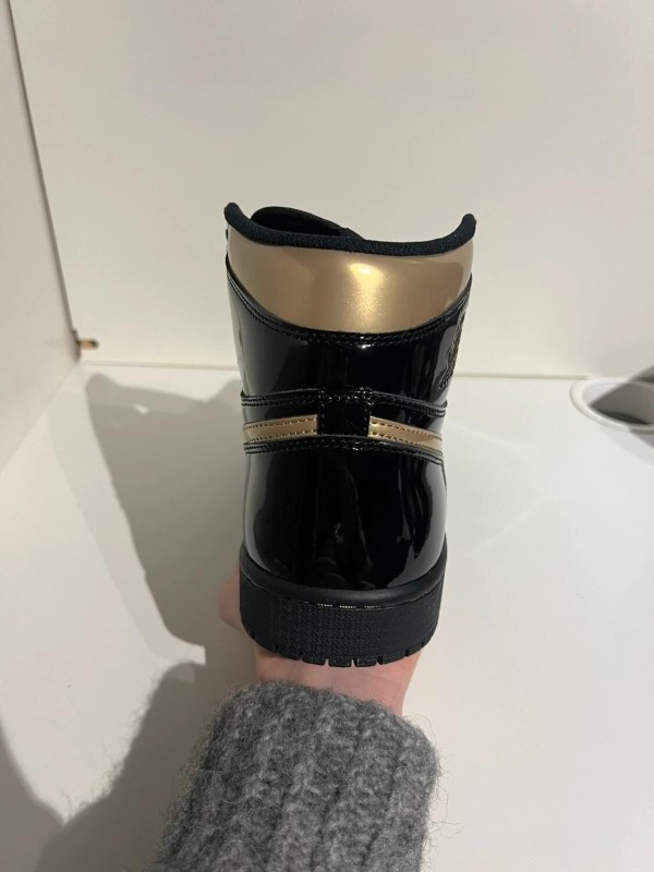 Nike Air Jordan 1 High Black Metallic Gold (2020) 2