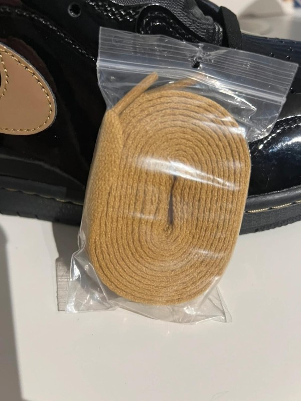 Nike Air Jordan 1 High Black Metallic Gold (2020) 2