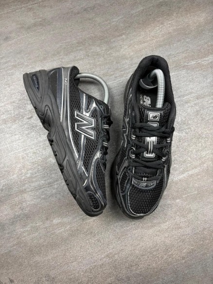 New Balance 740 black - taille 37