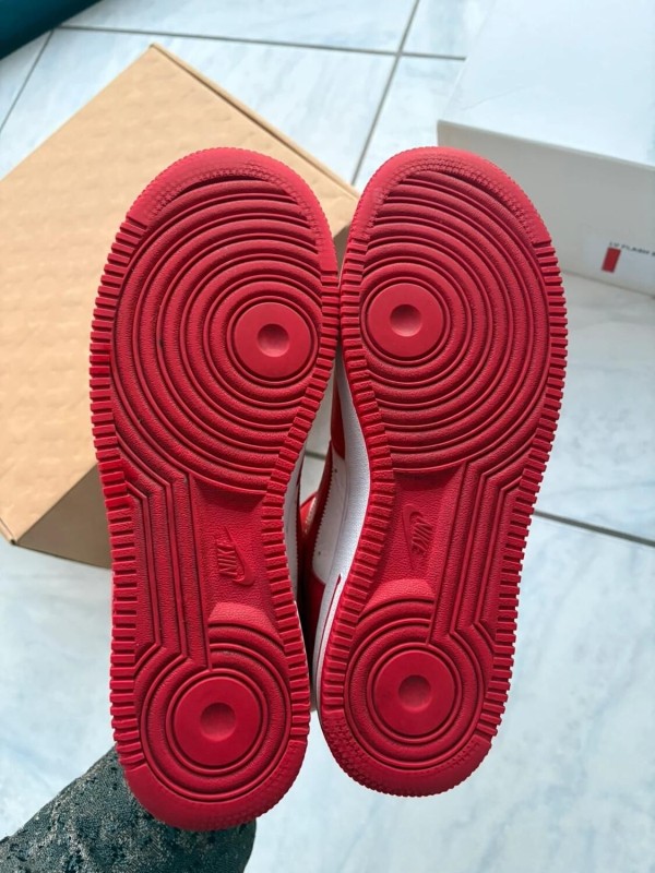 Louis Vuitton LV Air Force 1 LV Red White taille 41 2