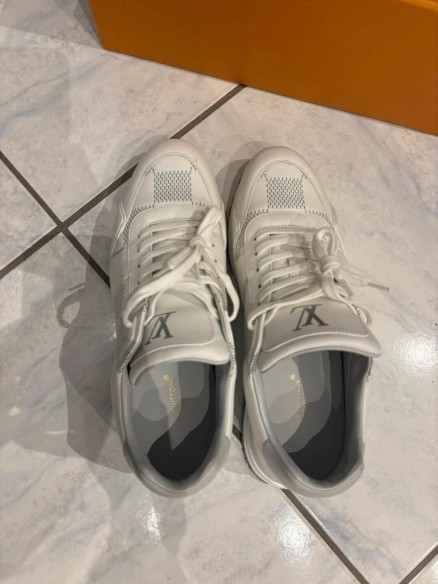 Louis Vuitton run away damier gris blanc taille 8 42,5-43