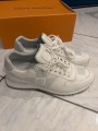Louis Vuitton run away damier gris blanc taille 8 42,5-43