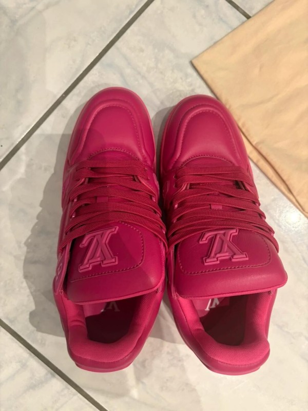 Louis Vuitton LV Trainer rose fluo taille 6 40-41 2