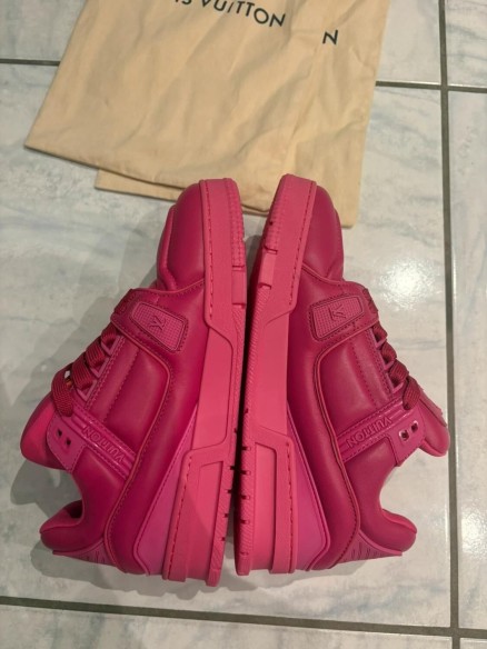 Louis Vuitton LV Trainer rose fluo taille 6 40-41