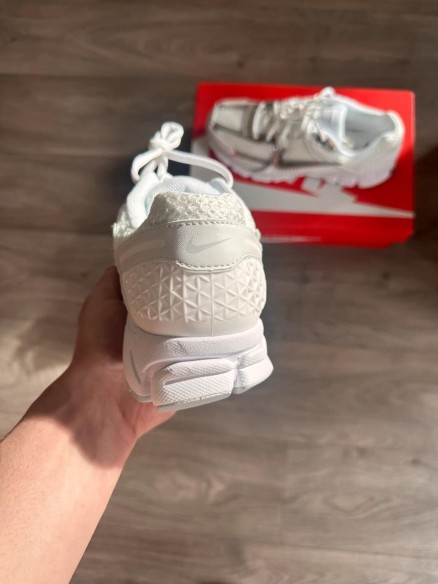 Nike Air Zoom Vomero 5 - Chrome Toe