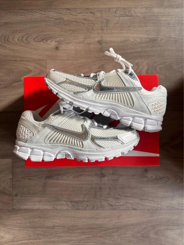 Nike Air Zoom Vomero 5 - Chrome Toe 2