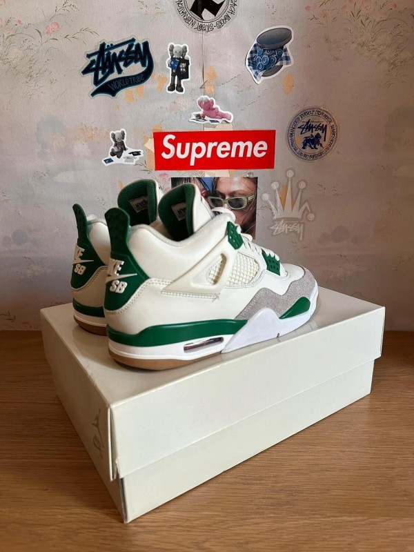 Jordan 4 SB Pine Green 2