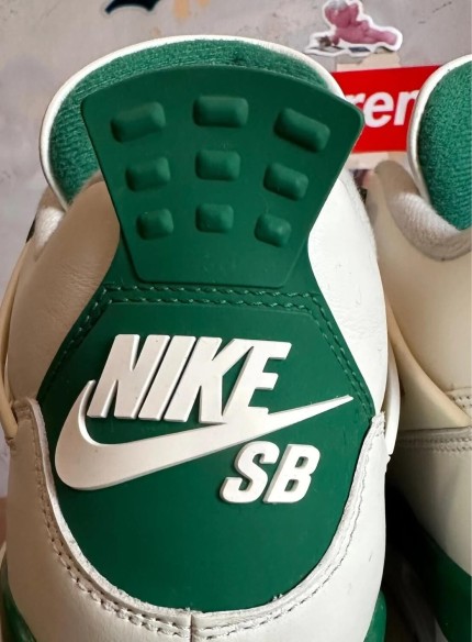 Air Jordan 4 SB Green / vert