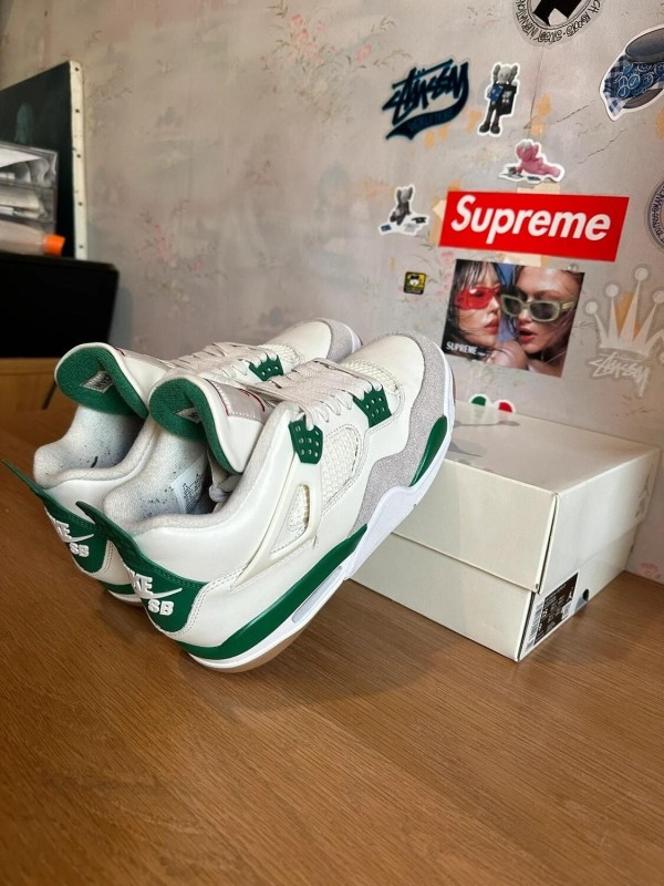 Jordan 4 SB Pine Green 2