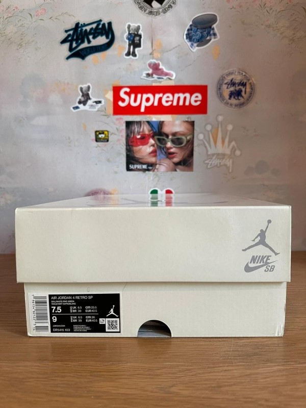 Jordan 4 SB Pine Green 2