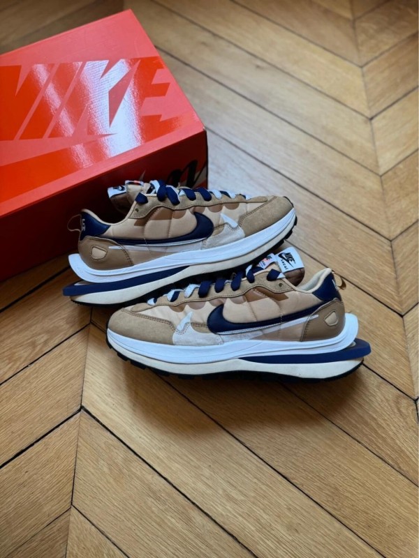 Nike Vaporwaffle sacai sesame