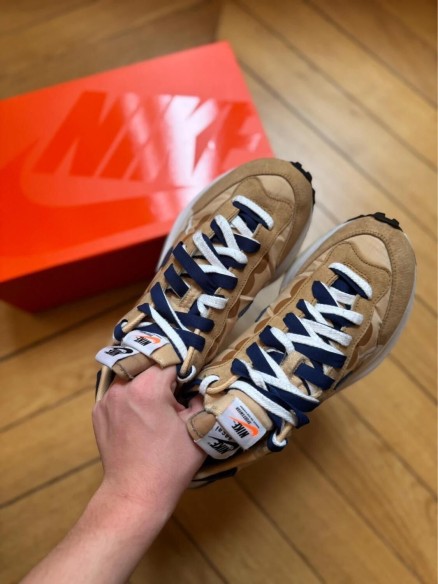 Nike Vaporwaffle sacai sesame