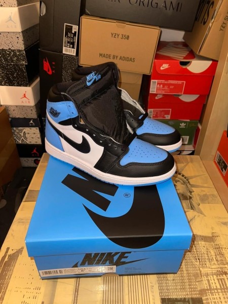 Jordan 1 UNC toe