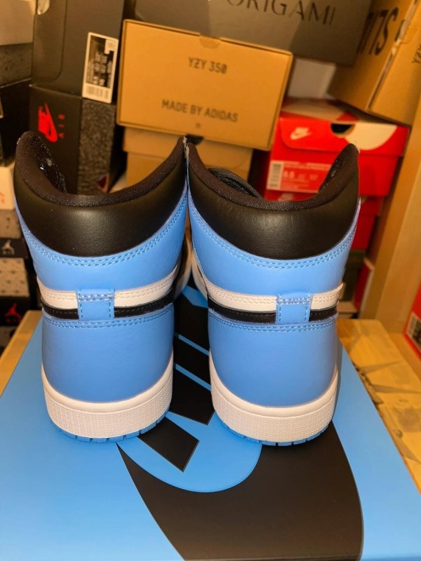Jordan 1 UNC toe 2