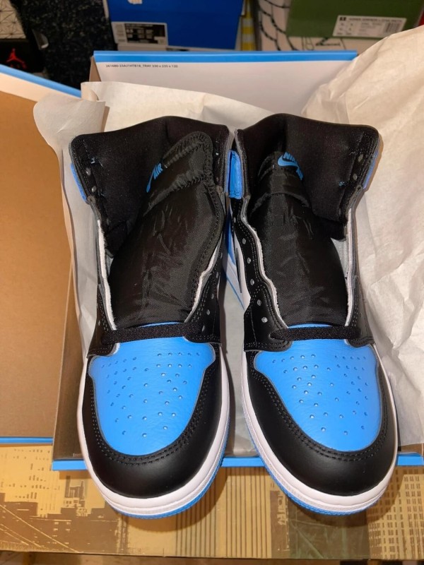 Jordan 1 UNC toe 2