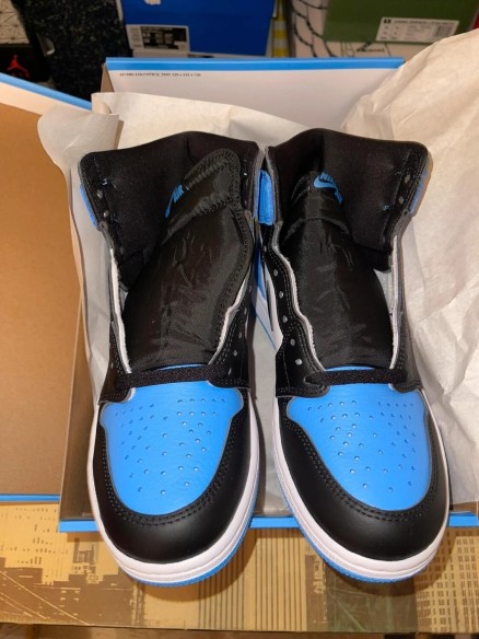 Jordan 1 UNC toe