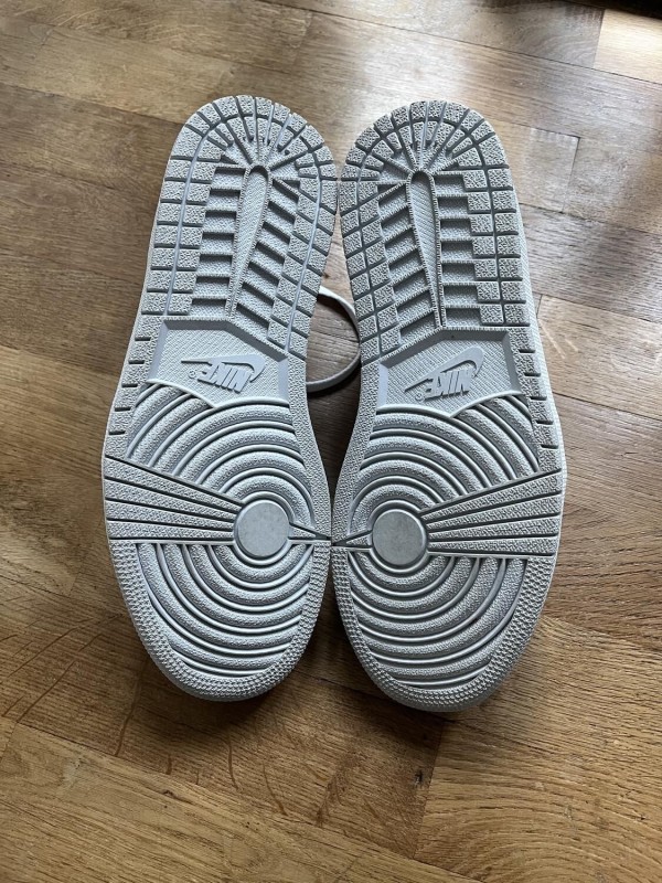 Jordan 1 Low OG Neutral Grey 2