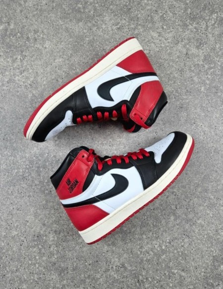 Nike Air Jordan 1 Retro High Black Toe taille 42,5