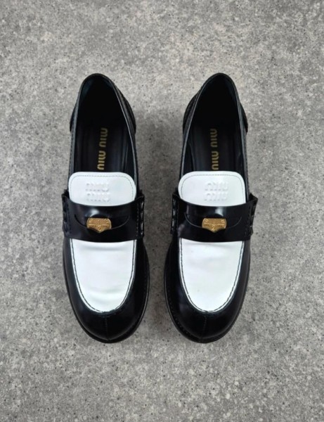 Mocassins en cuir Miu Miu Black & White taille 42