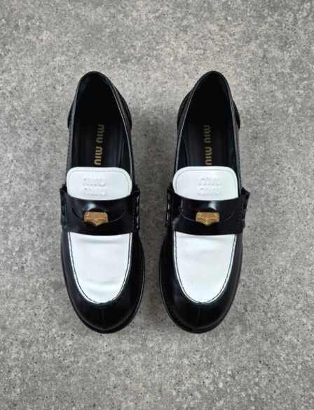 Mocassins en cuir Miu Miu Black & White taille 42