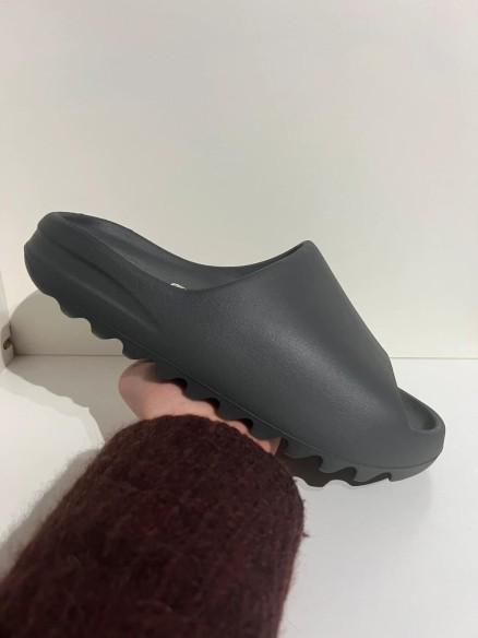Yeezy Slide Granite