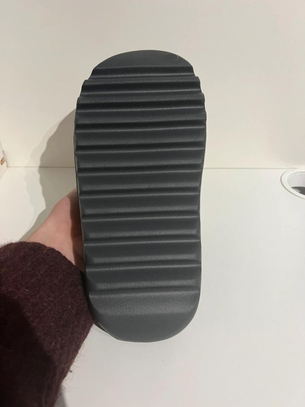 Yeezy Slide Granite 2