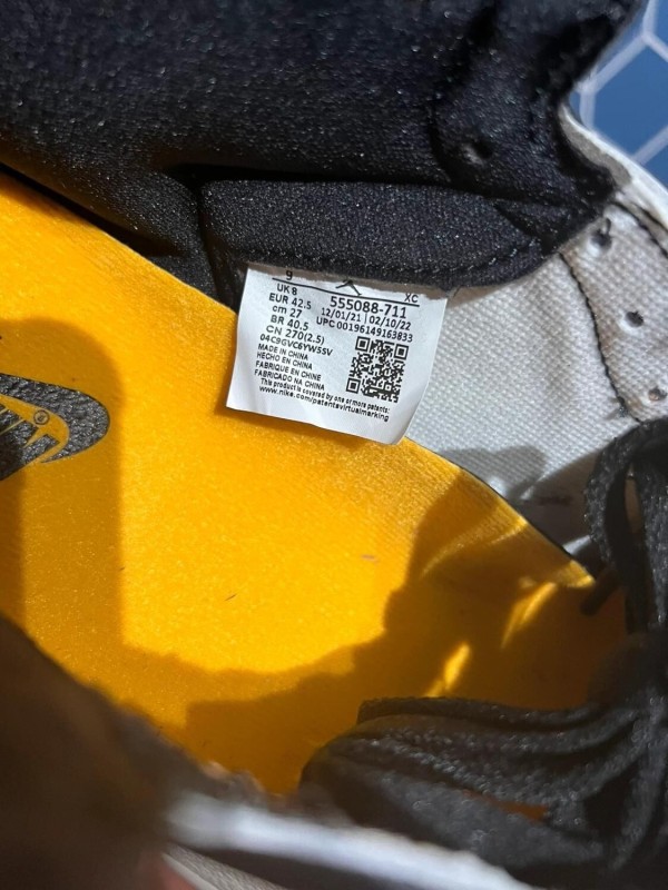 Nike Air Jordan 1 High Taxi 2
