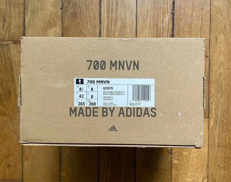 Adidas yeezy boost 700 MNVN bright cyan GZ3079