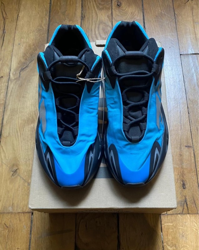 Adidas yeezy boost 700 MNVN bright cyan GZ3079 2