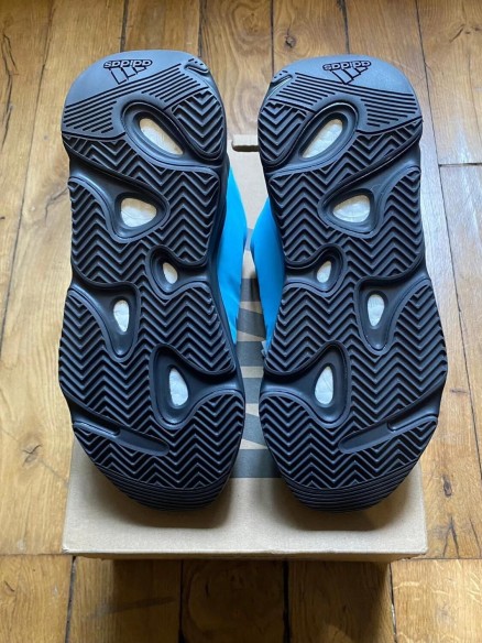 Adidas yeezy boost 700 MNVN bright cyan GZ3079