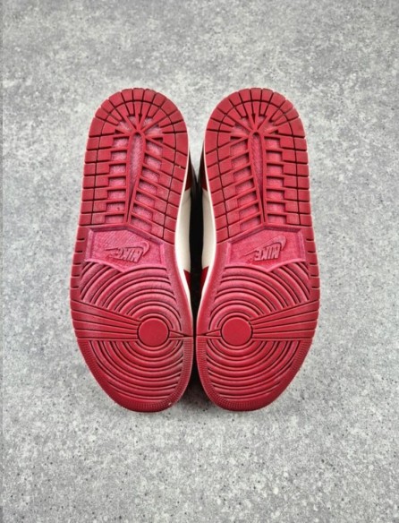 Nike Air Jordan 1 High Chicago Lost and Found taille 42,5