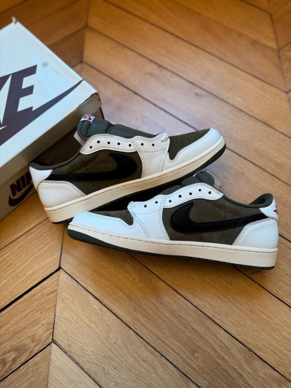 Air Jordan 1 Low Travis Scott Medium Olive 2