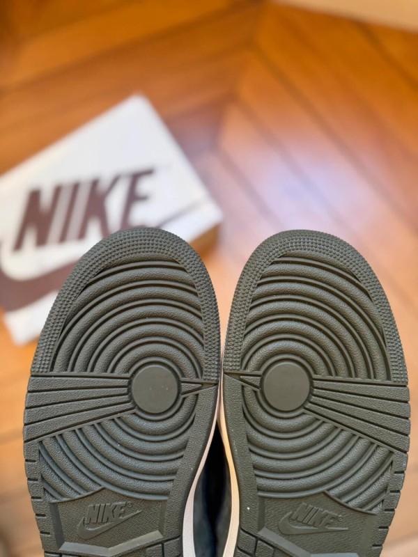 Air Jordan 1 Low Travis Scott Medium Olive 2