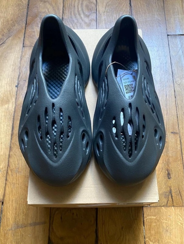 adidas Yeezy Foam RNR carbon IG5349 2