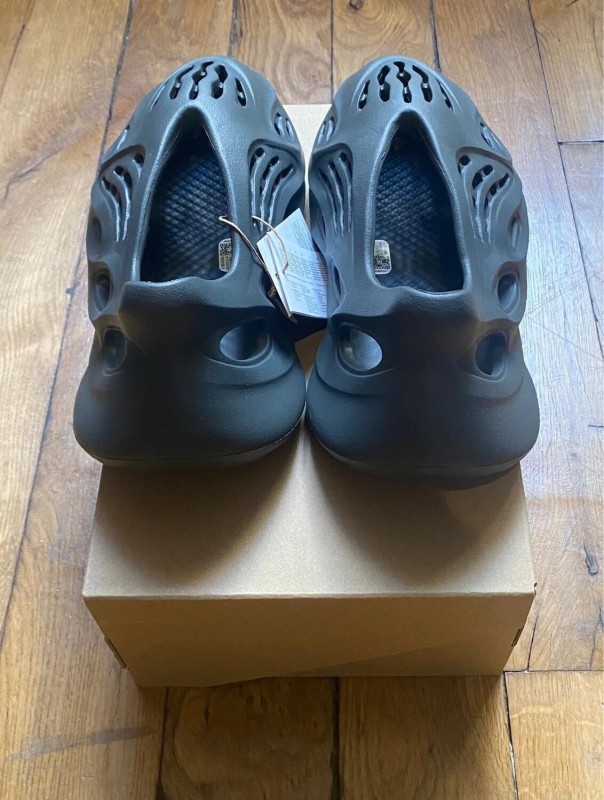 Adidas yeezy foam rnr carbon IG5349 2