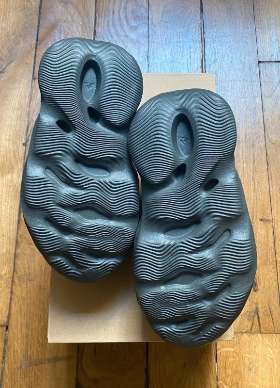 adidas Yeezy Foam RNR carbon IG5349 2