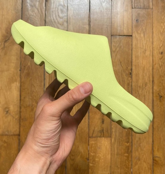 Adidas yeezy slide green glow (restock 2022/2023) HQ6447