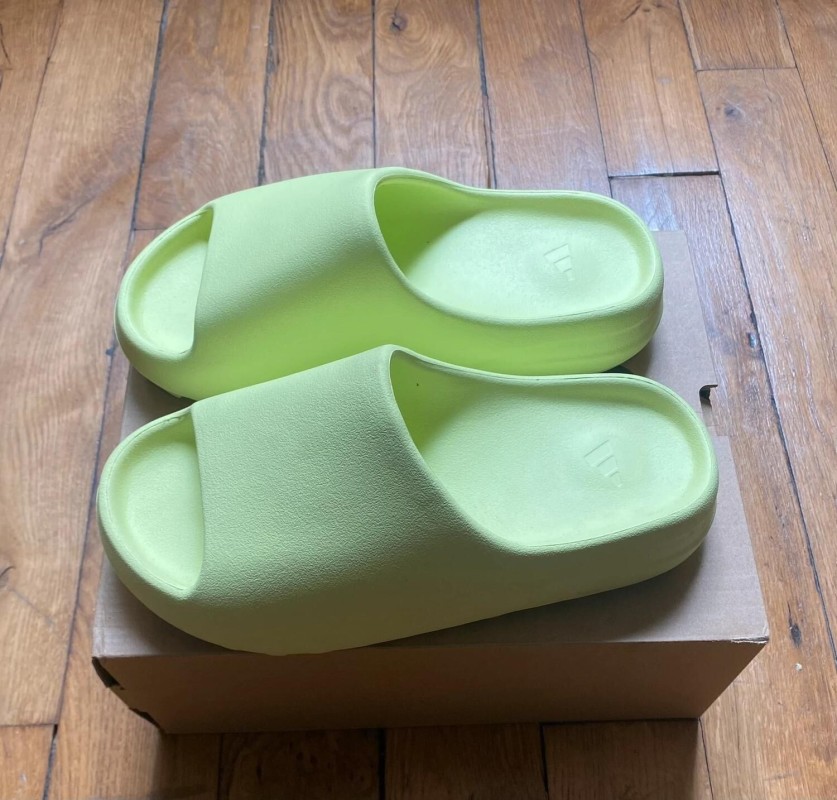 Adidas yeezy slide green glow (restock 2022/2023) HQ6447 2