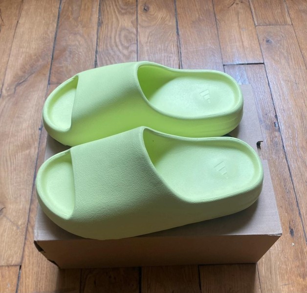 Adidas yeezy slide green glow (restock 2022/2023) HQ6447